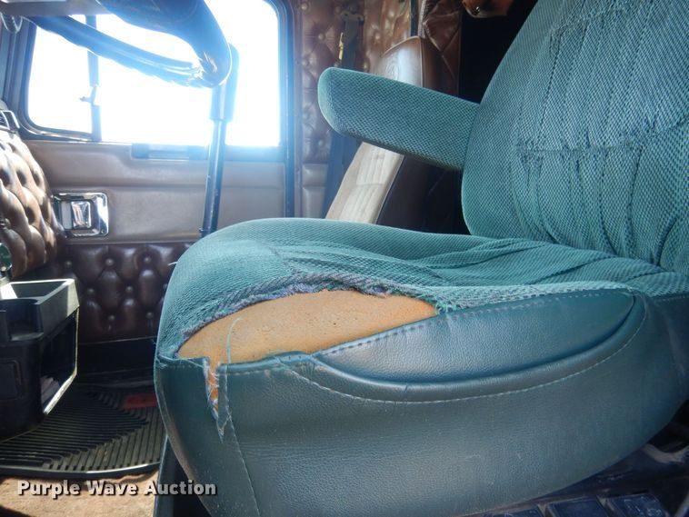 image for item DJ7011 1994 Kenworth W900L  semi truck