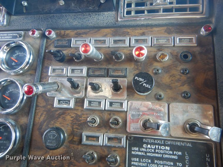 image for item DJ7011 1994 Kenworth W900L  semi truck