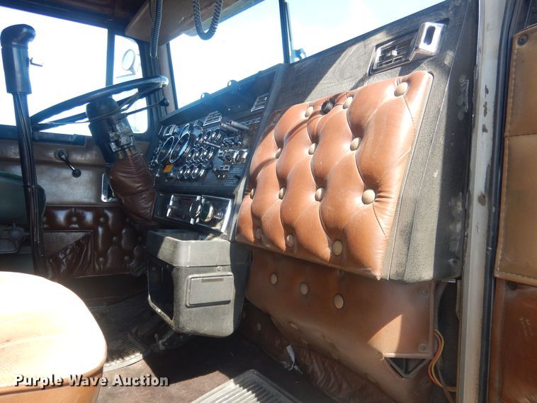 image for item DJ7011 1994 Kenworth W900L  semi truck