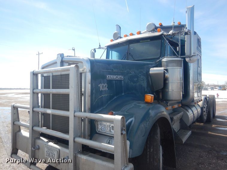 image for item DJ7011 1994 Kenworth W900L  semi truck