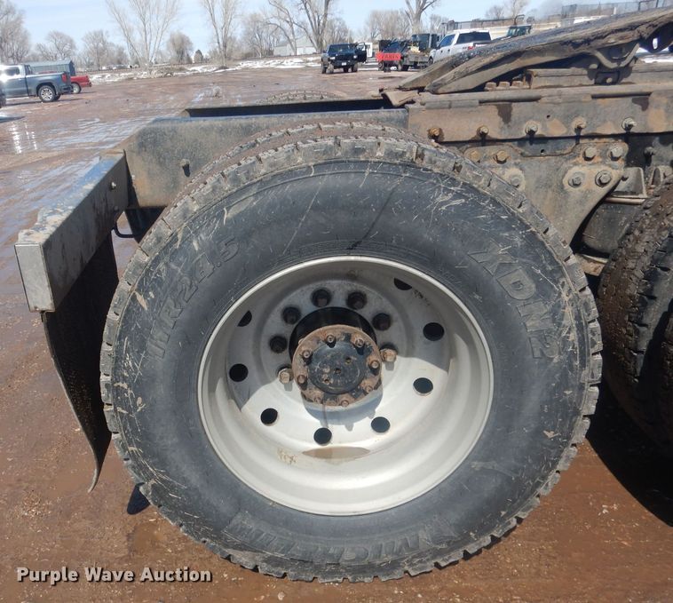 image for item DJ7011 1994 Kenworth W900L  semi truck