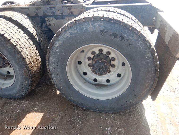 image for item DJ7011 1994 Kenworth W900L  semi truck