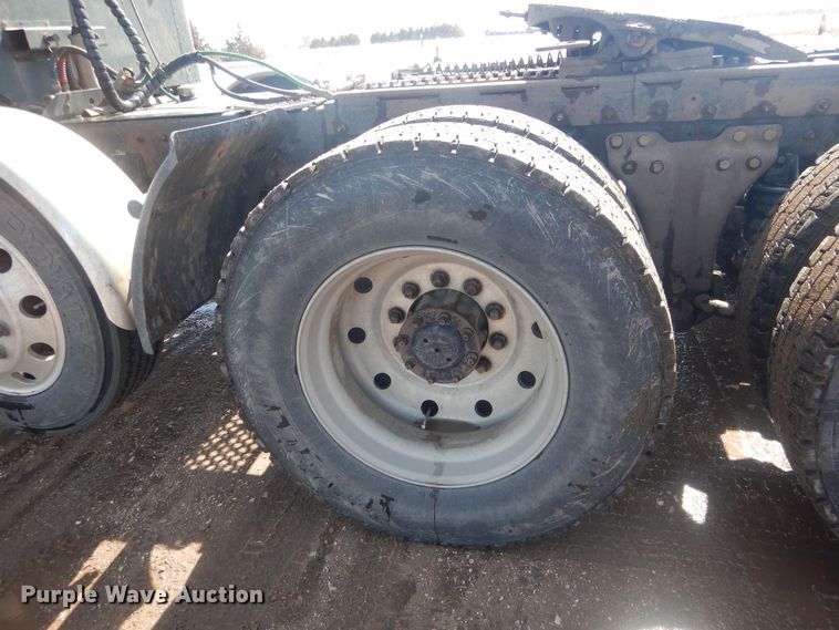 image for item DJ7011 1994 Kenworth W900L  semi truck