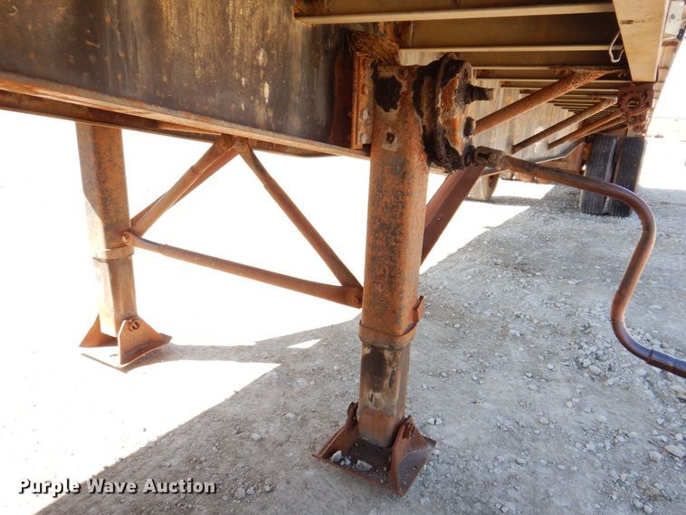 image for item DK2046 1988 Wilson Roadbrute  flatbed trailer