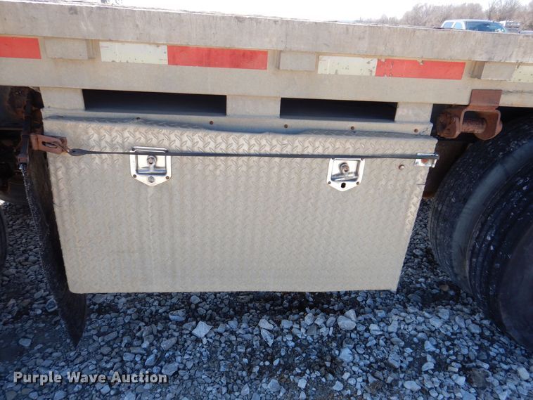 image for item DK2046 1988 Wilson Roadbrute  flatbed trailer