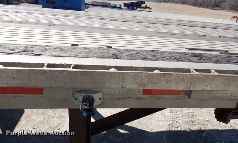 image for item DK2046 1988 Wilson Roadbrute  flatbed trailer