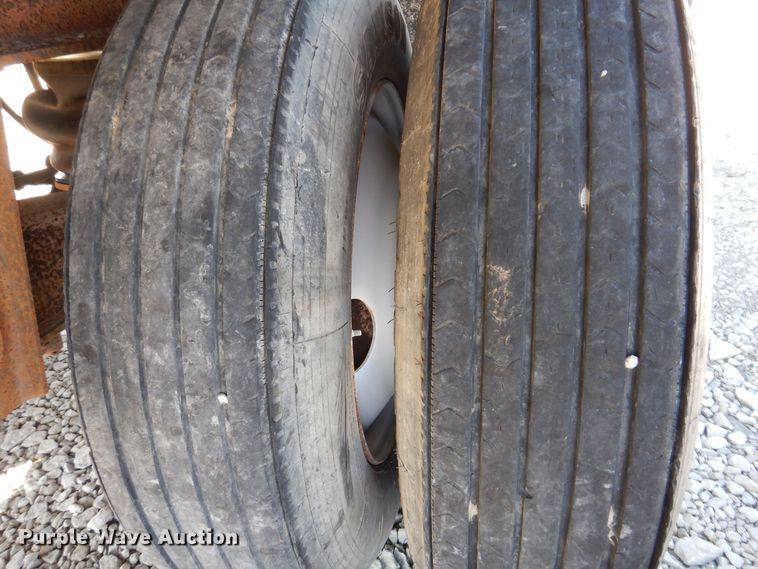 image for item DK2046 1988 Wilson Roadbrute  flatbed trailer