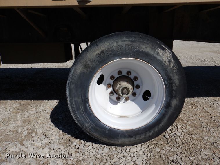 image for item DK2046 1988 Wilson Roadbrute  flatbed trailer