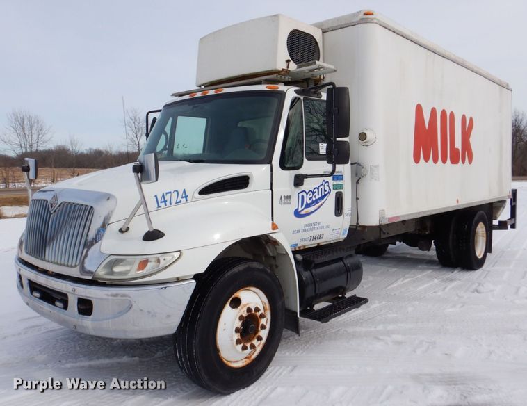 image for item DK2194 2004 International 4300  refrigerated truck