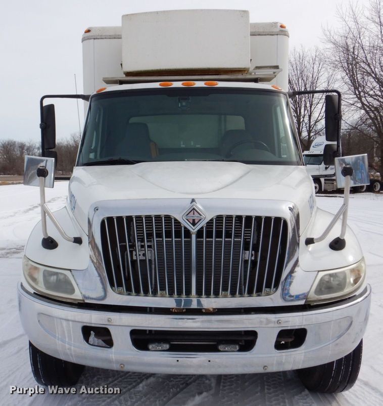 image for item DK2194 2004 International 4300  refrigerated truck