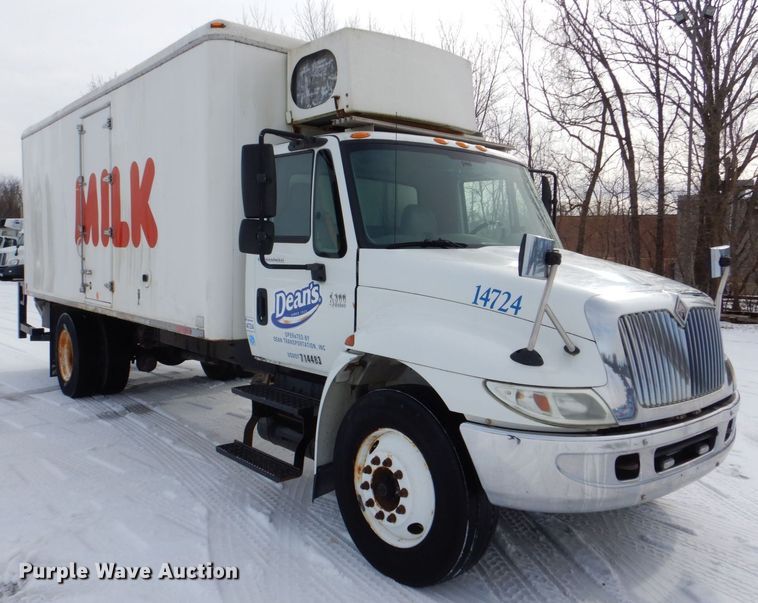 image for item DK2194 2004 International 4300  refrigerated truck