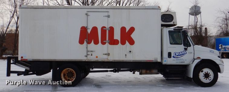 image for item DK2194 2004 International 4300  refrigerated truck