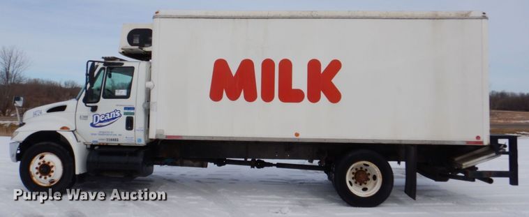 image for item DK2194 2004 International 4300  refrigerated truck