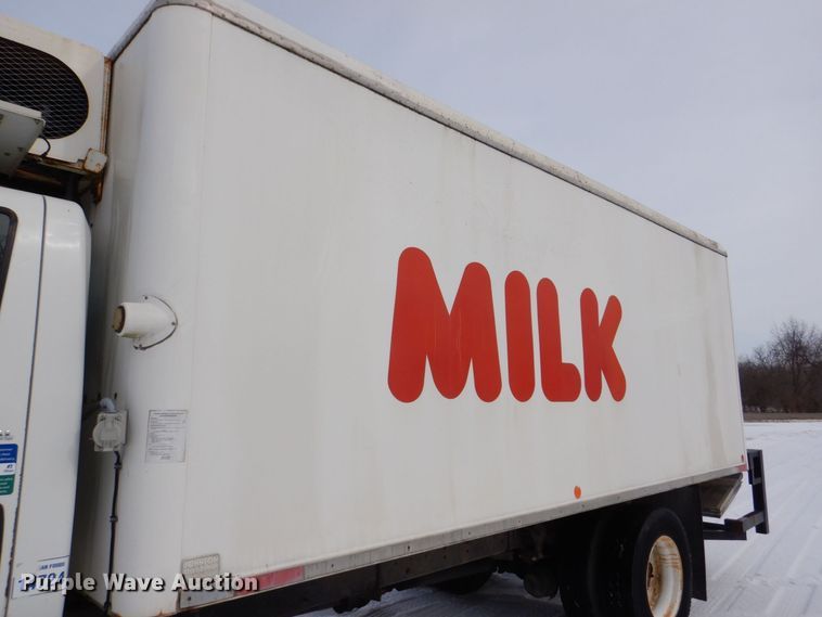 image for item DK2194 2004 International 4300  refrigerated truck