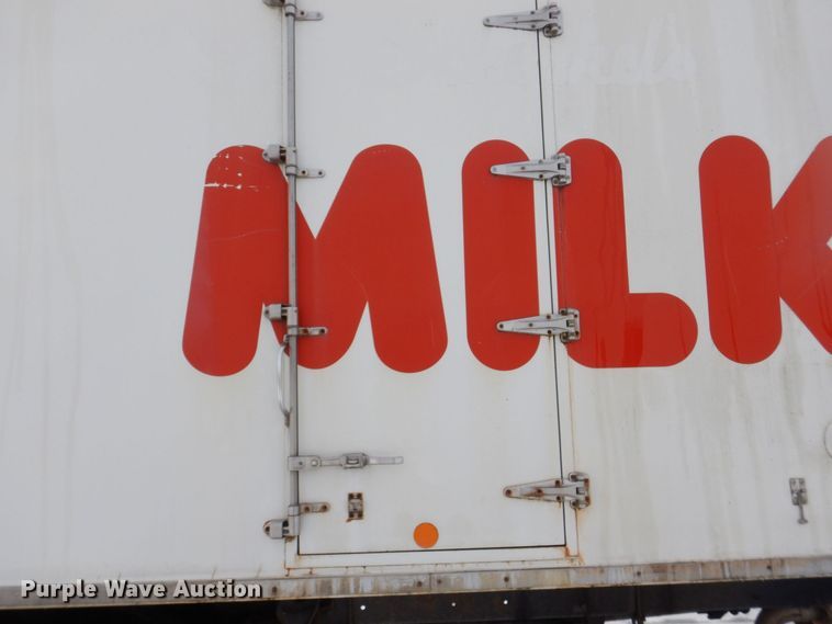 image for item DK2194 2004 International 4300  refrigerated truck