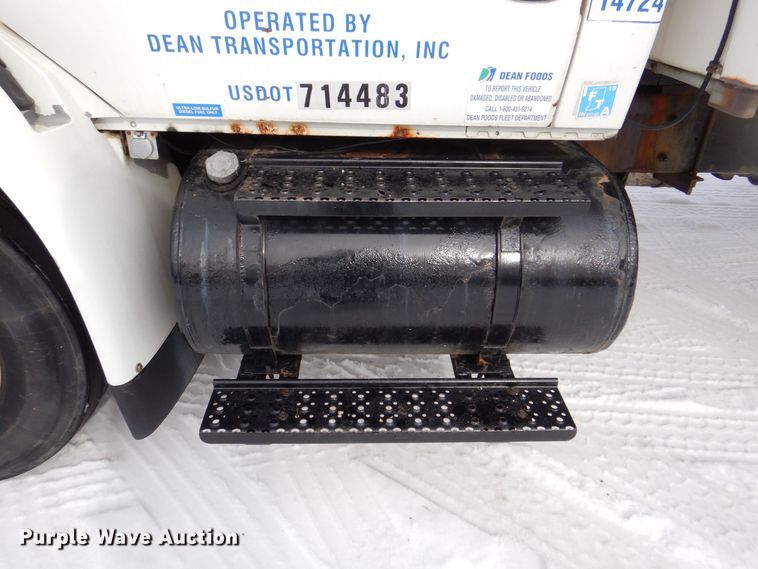 image for item DK2194 2004 International 4300  refrigerated truck