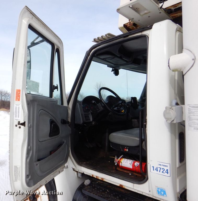 image for item DK2194 2004 International 4300  refrigerated truck