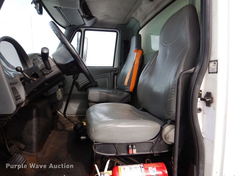 image for item DK2194 2004 International 4300  refrigerated truck