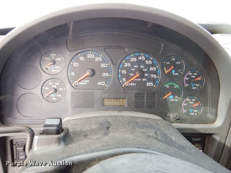 image for item DK2194 2004 International 4300  refrigerated truck