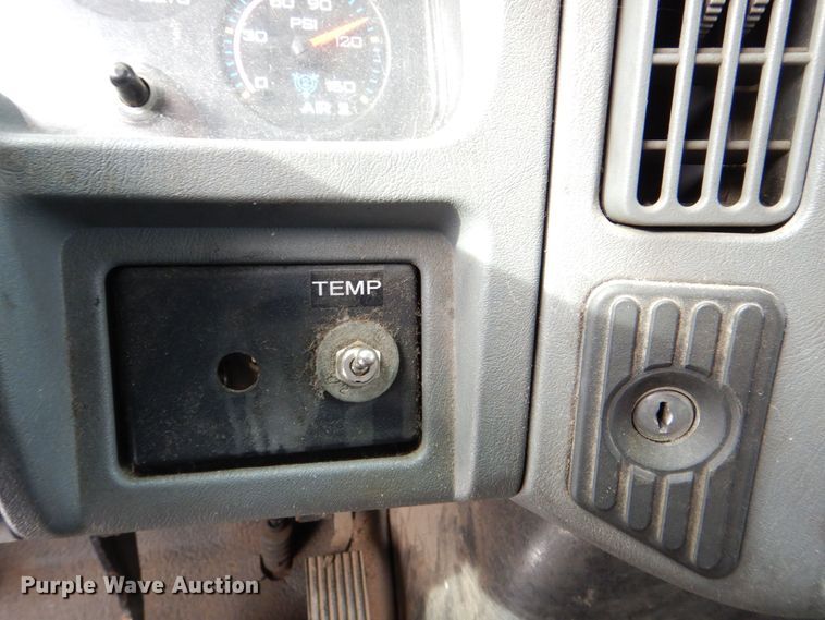 image for item DK2194 2004 International 4300  refrigerated truck