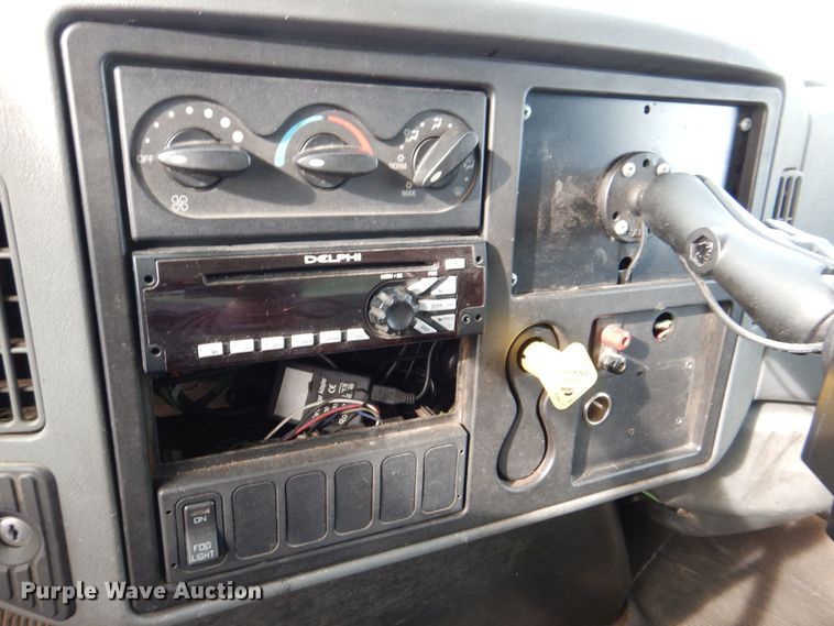 image for item DK2194 2004 International 4300  refrigerated truck