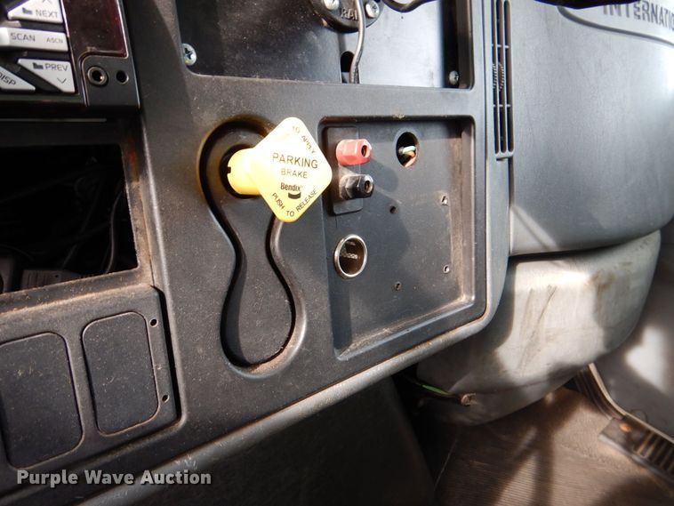 image for item DK2194 2004 International 4300  refrigerated truck