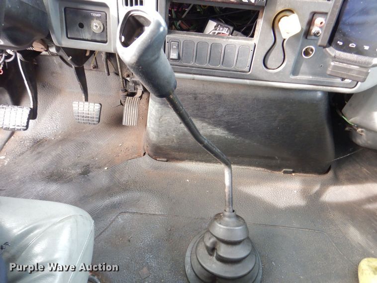 image for item DK2194 2004 International 4300  refrigerated truck