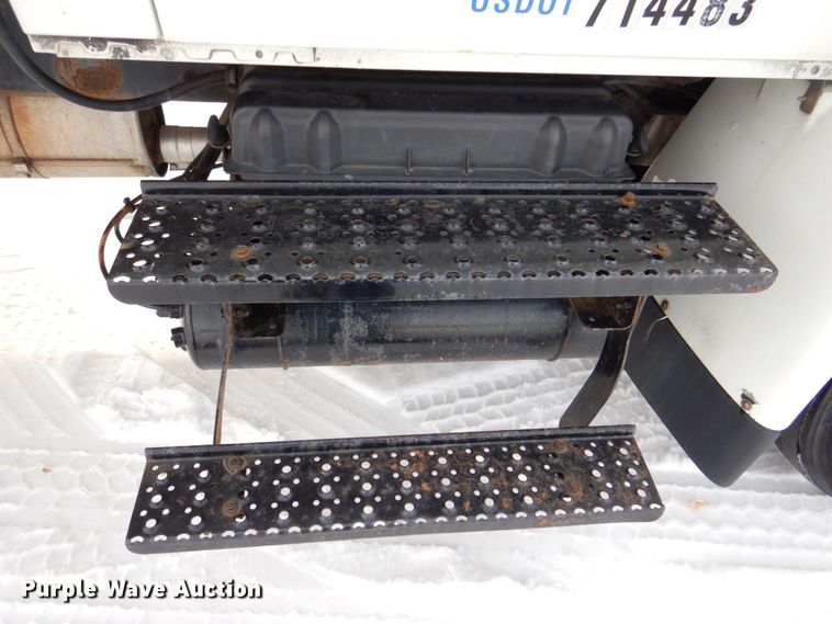 image for item DK2194 2004 International 4300  refrigerated truck