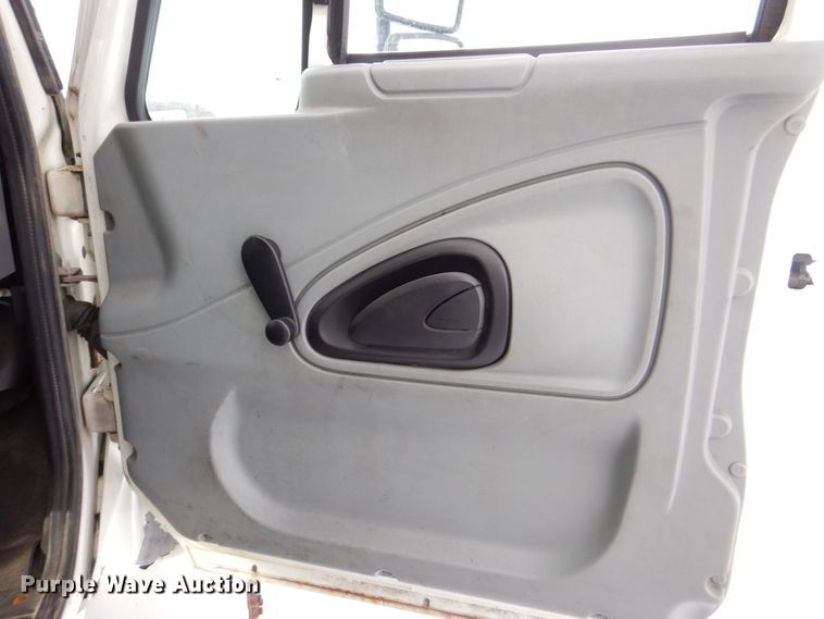 image for item DK2194 2004 International 4300  refrigerated truck