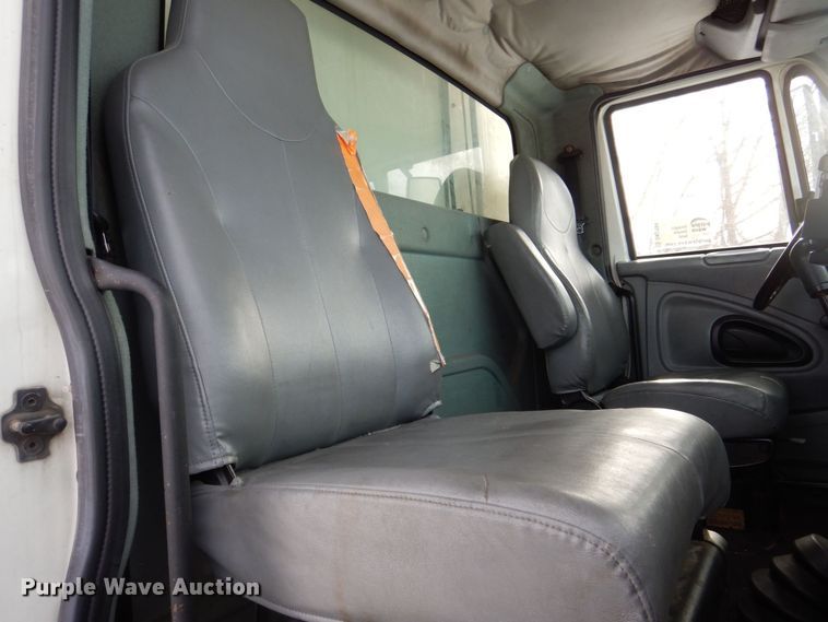 image for item DK2194 2004 International 4300  refrigerated truck