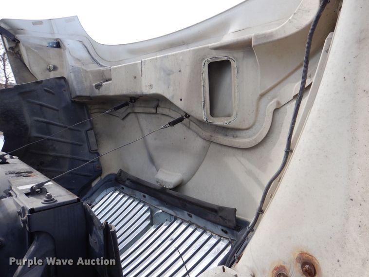 image for item DK2194 2004 International 4300  refrigerated truck