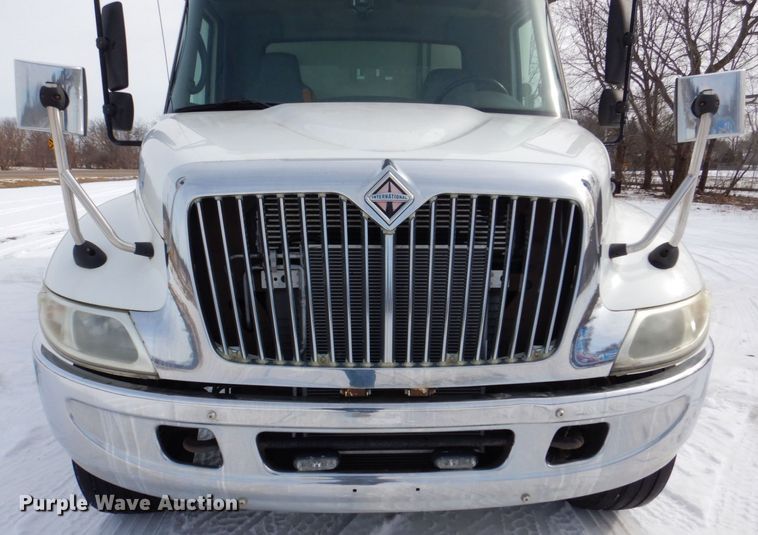 image for item DK2194 2004 International 4300  refrigerated truck