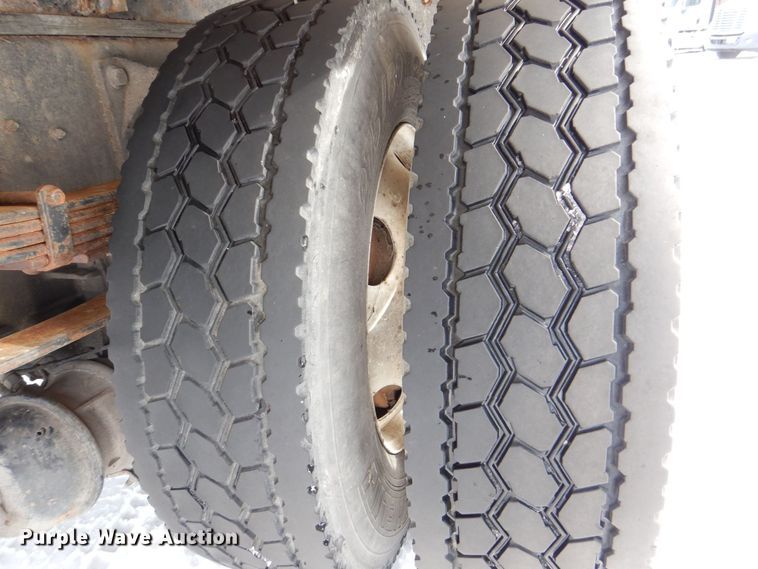 image for item DK2194 2004 International 4300  refrigerated truck