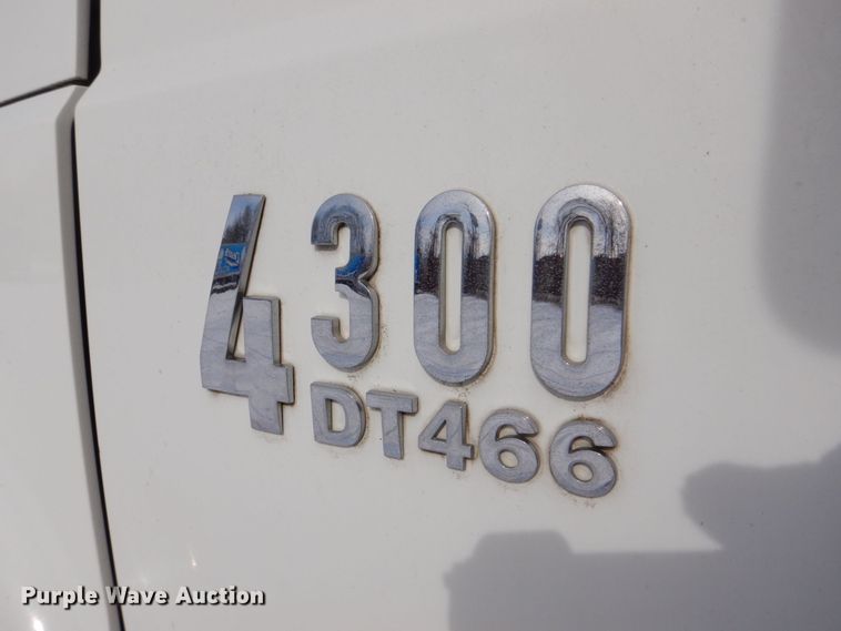 image for item DK2194 2004 International 4300  refrigerated truck