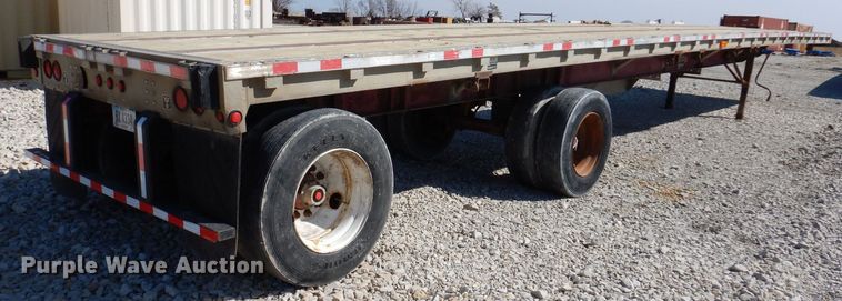 image for item DK5204 1999 Wilson  flatbed trailer