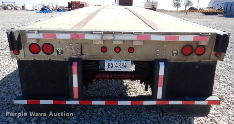 image for item DK5204 1999 Wilson  flatbed trailer