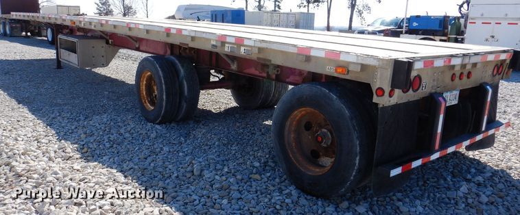 image for item DK5204 1999 Wilson  flatbed trailer