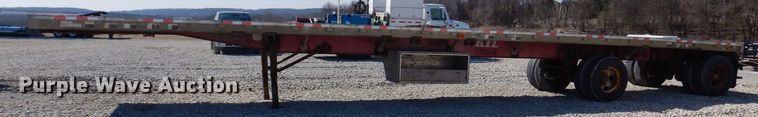 image for item DK5204 1999 Wilson  flatbed trailer