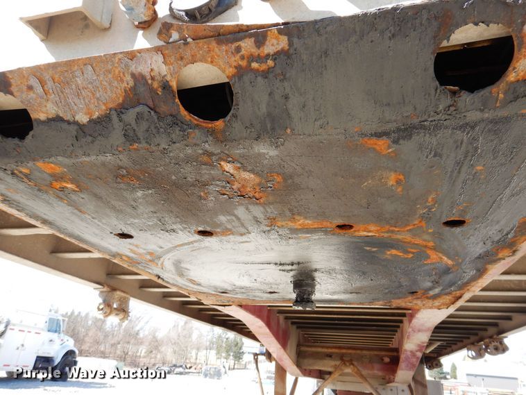 image for item DK5204 1999 Wilson  flatbed trailer