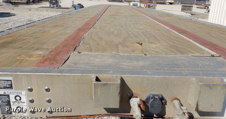 image for item DK5204 1999 Wilson  flatbed trailer