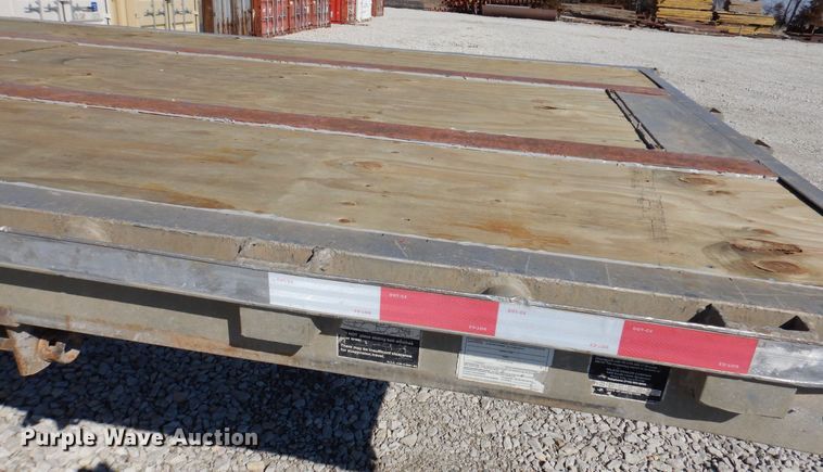 image for item DK5204 1999 Wilson  flatbed trailer