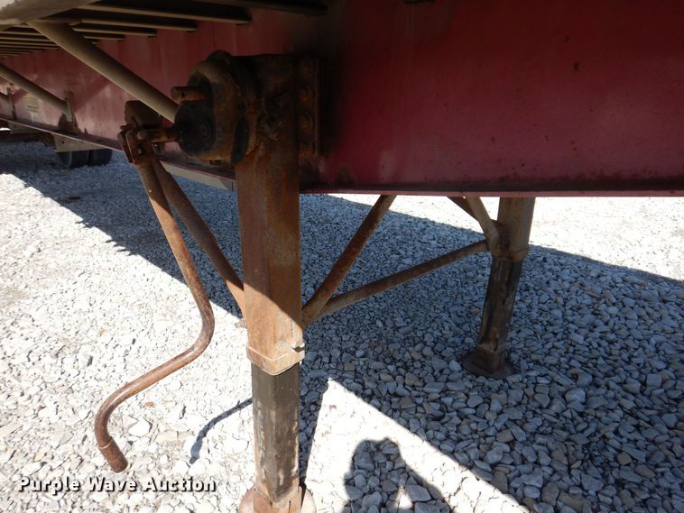 image for item DK5204 1999 Wilson  flatbed trailer