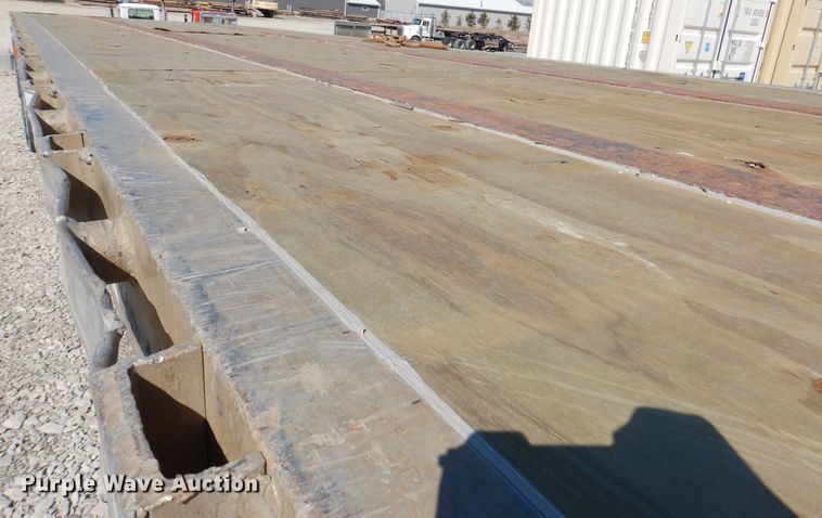 image for item DK5204 1999 Wilson  flatbed trailer