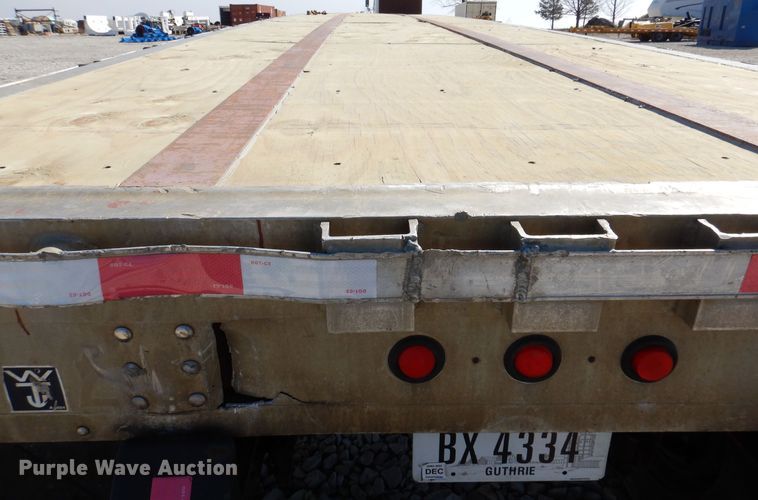 image for item DK5204 1999 Wilson  flatbed trailer