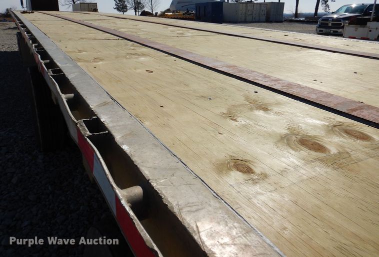 image for item DK5204 1999 Wilson  flatbed trailer