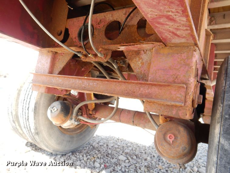 image for item DK5204 1999 Wilson  flatbed trailer