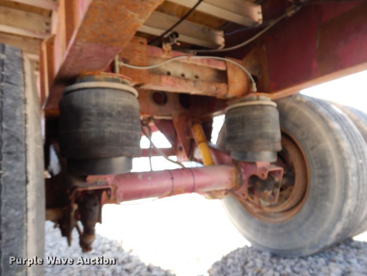 image for item DK5204 1999 Wilson  flatbed trailer