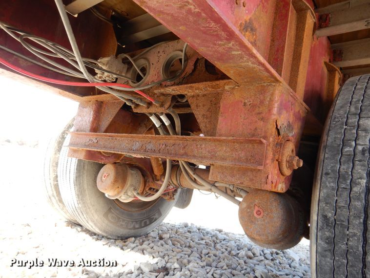 image for item DK5204 1999 Wilson  flatbed trailer