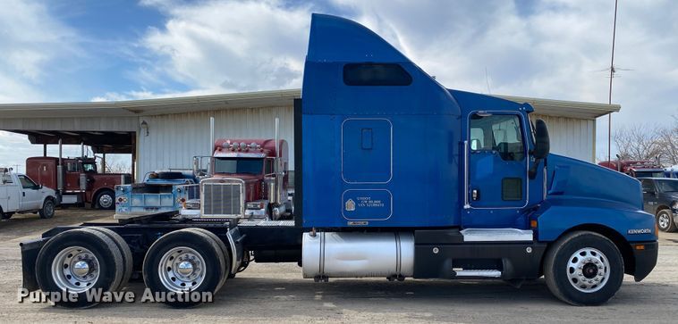 image for item DL7010 2007 Kenworth T600  semi truck