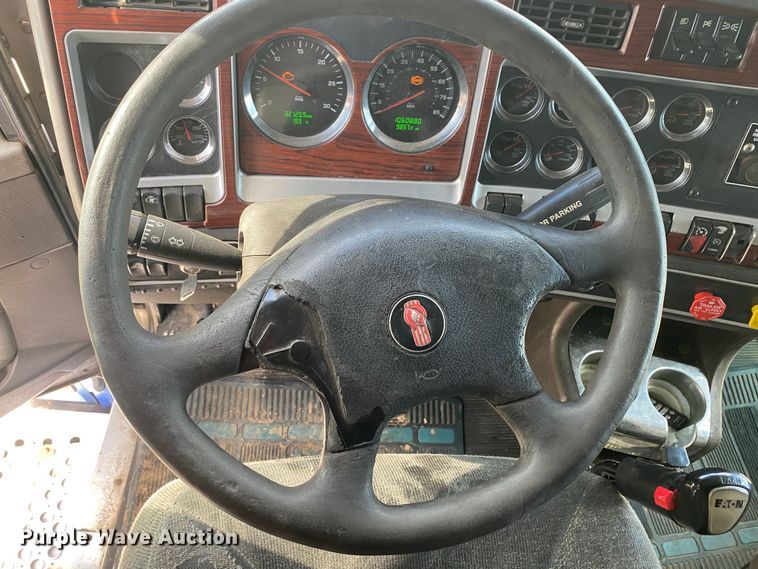 image for item DL7010 2007 Kenworth T600  semi truck